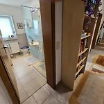 A Large Fully Furnished Private Lägenhet Linz am Rhein