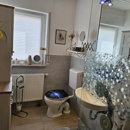 A Large Fully Furnished Private * Linz am Rhein