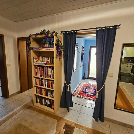 A Large Fully Furnished Private דירה