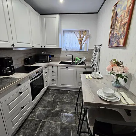 Apartment A Large Fully Furnished Private *