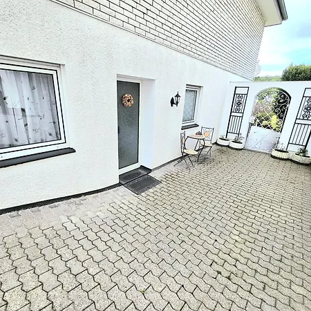 A Large Fully Furnished Private * Linz am Rhein