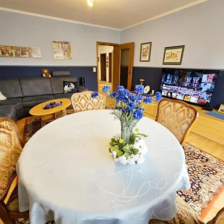 דירה A Large Fully Furnished Private לינץ אם ריין