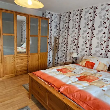 A Large Fully Furnished Private شقة لينتس آم راين