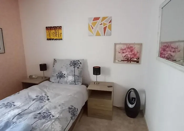 A Large Fully Furnished Private דירה *