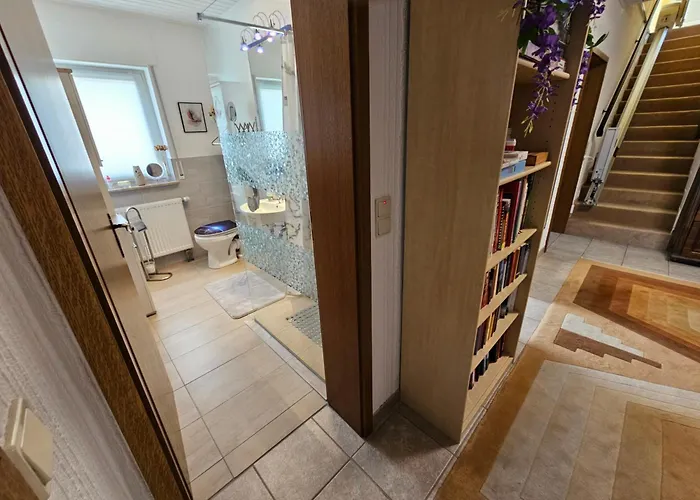 A Large Fully Furnished Private דירה לינץ אם ריין