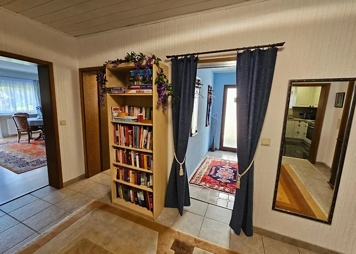 A Large Fully Furnished Private דירה