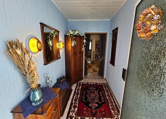 A Large Fully Furnished Private דירה לינץ אם ריין