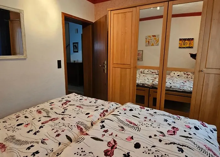 A Large Fully Furnished Private דירה